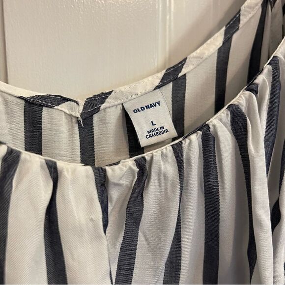 Old Navy Stripped tank top blouse - Picture 5 of 8